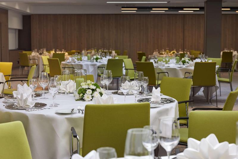 בית מלון כפרי Doubletree By Hilton Hannover Schweizerhof