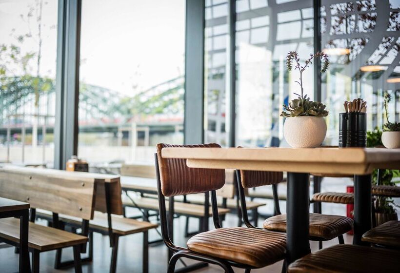 בית מלון כפרי Hyatt Regency Koln