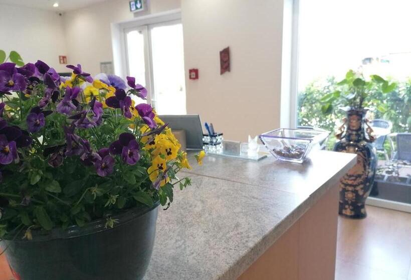 ホテル Meerbuscher Hof