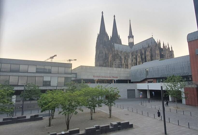 هتل Mondial Am Dom Cologne  Mgallery