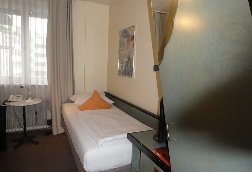 Отель Monopol City Centre