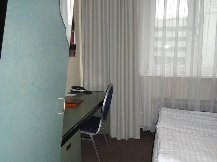 Отель Monopol City Centre