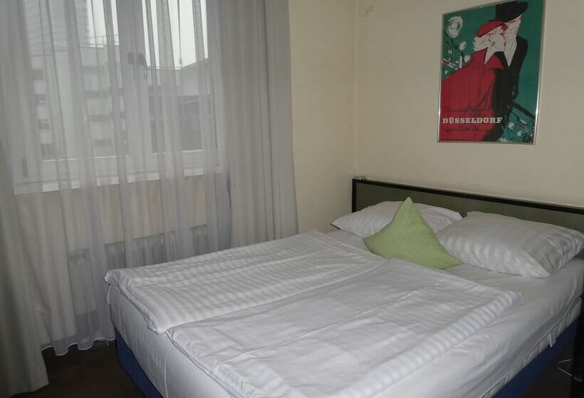 Отель Monopol City Centre