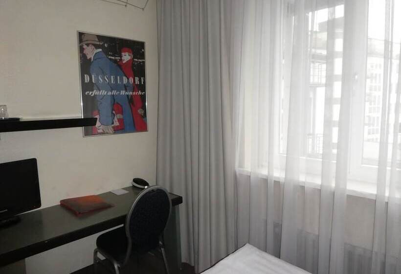 Отель Monopol City Centre