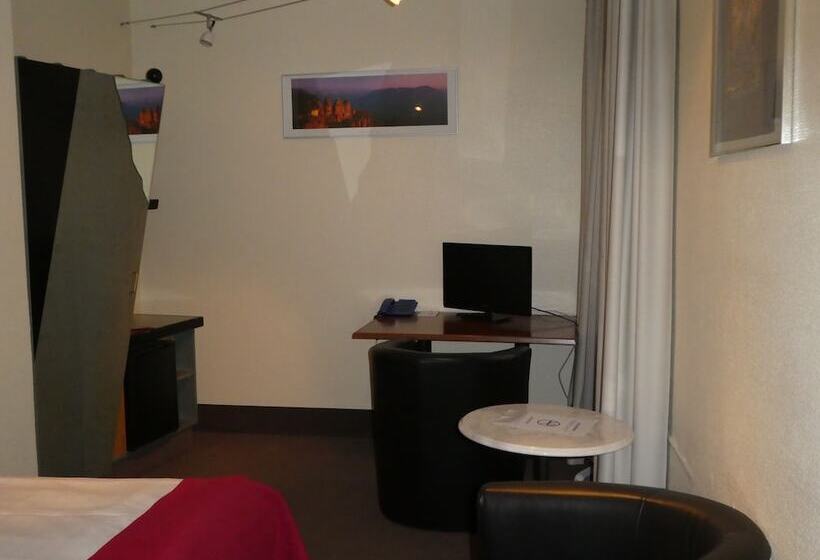 Отель Monopol City Centre