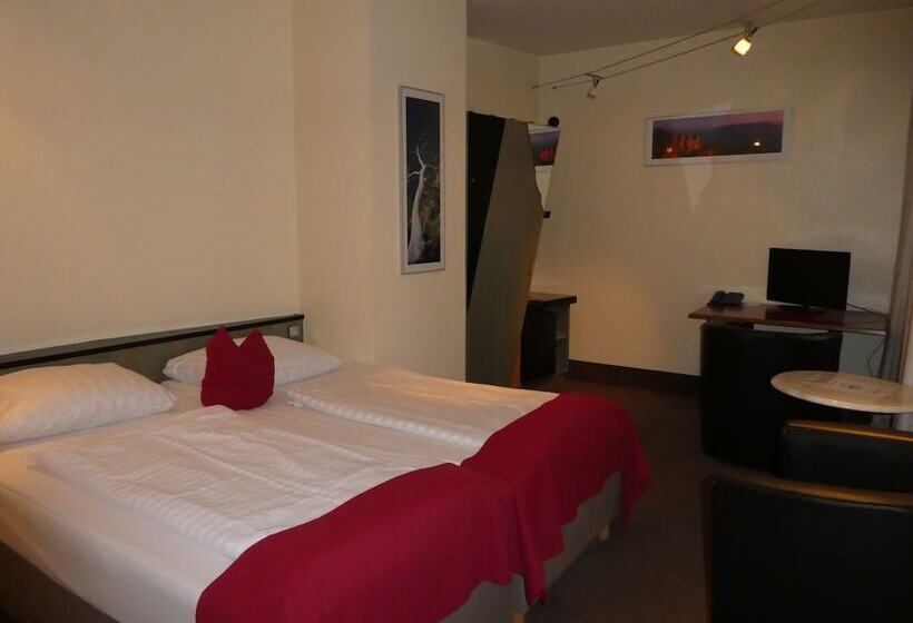 Отель Monopol City Centre