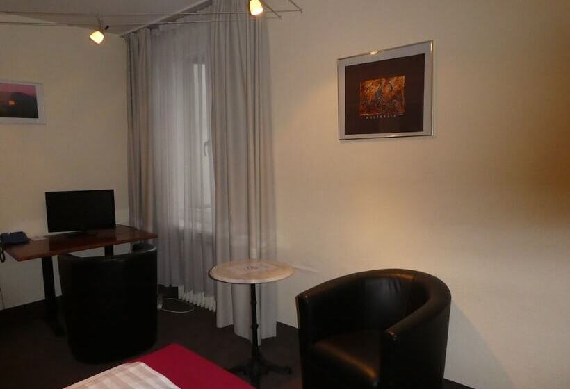 هتل Monopol City Centre