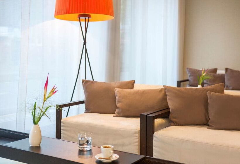 هتل NH Düsseldorf Königsallee