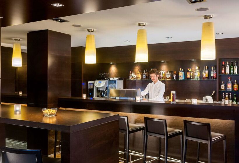 هتل NH Düsseldorf Königsallee