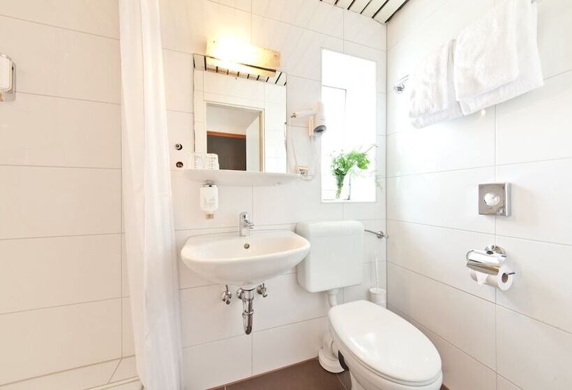 هتل Ahl Meerkatzen