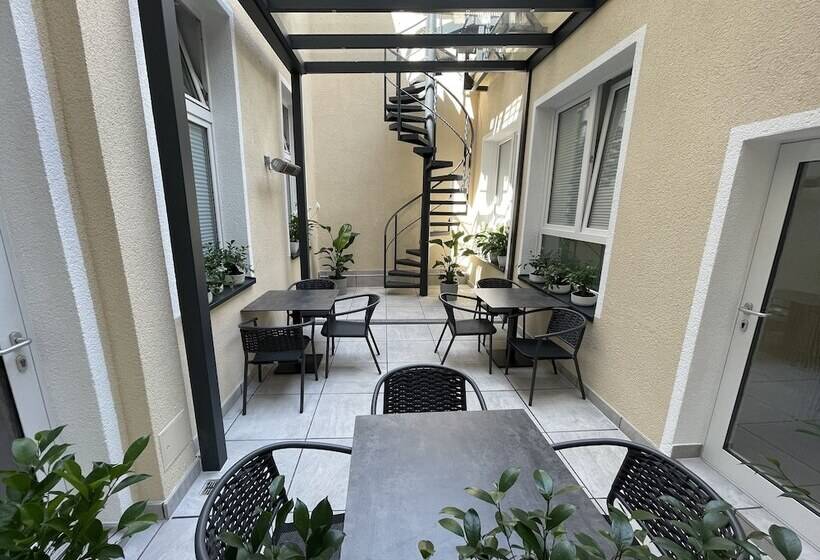 Palm Premium Hotel & Apartments