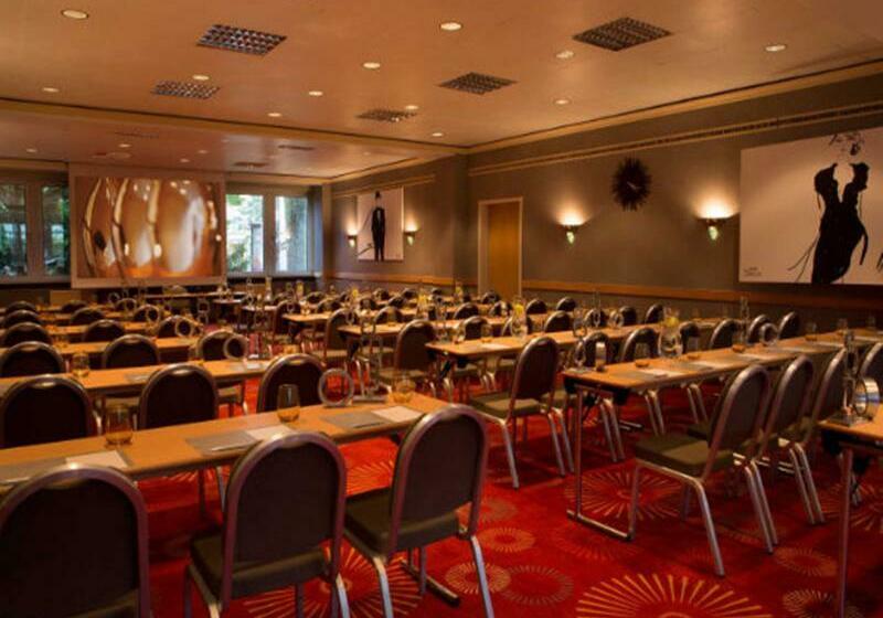 בית מלון כפרי Renaissance Duesseldorf