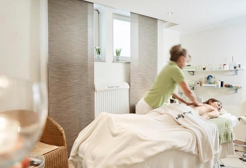 هتل Landhaus Eggert