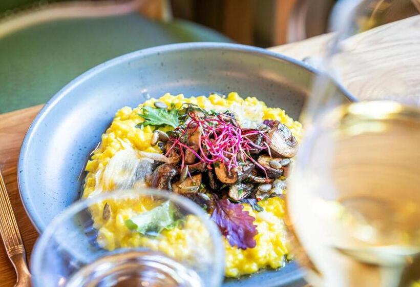 Waldhotel Tannenhäuschen