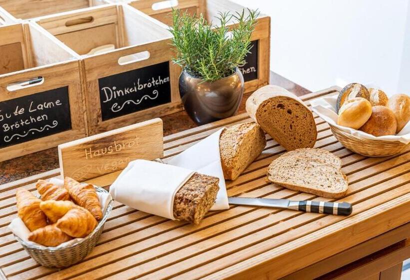 Waldhotel Tannenhäuschen