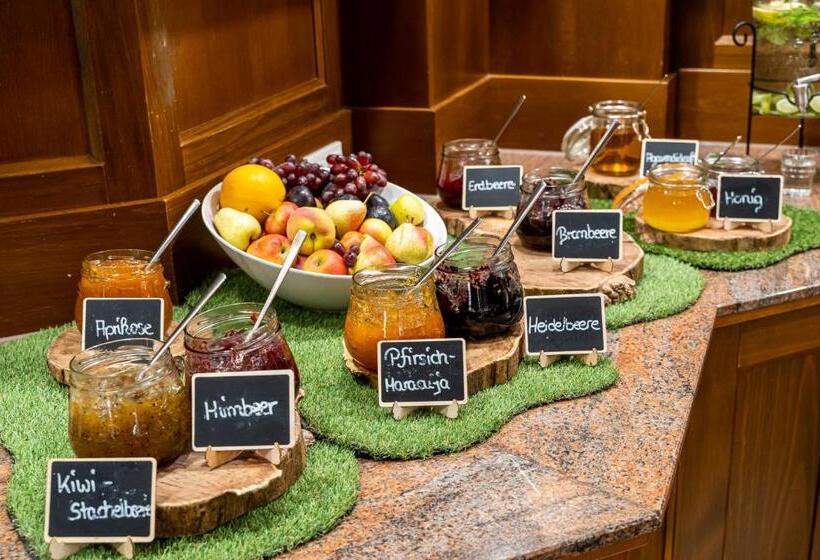 Waldhotel Tannenhäuschen