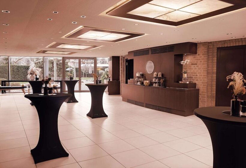 Wasserturm Hotel Cologne, Curio Collection By Hilton