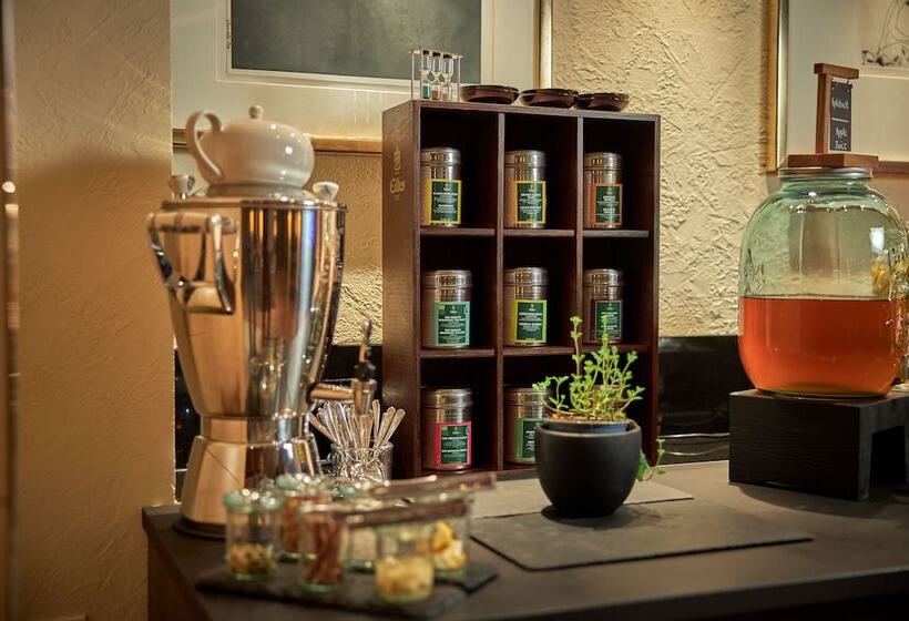 Wasserturm Hotel Cologne, Curio Collection By Hilton