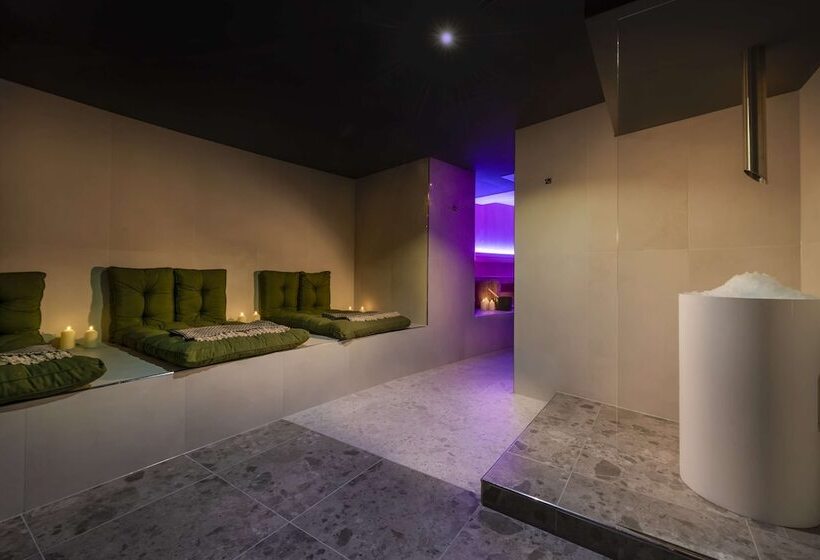 Wasserturm Hotel Cologne, Curio Collection By Hilton