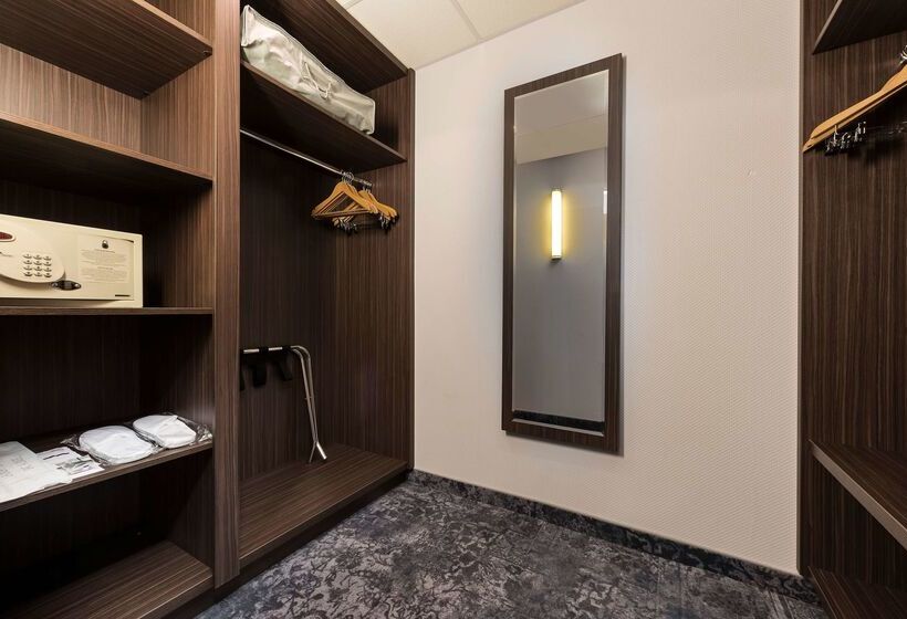 هتل Wyndham Köln