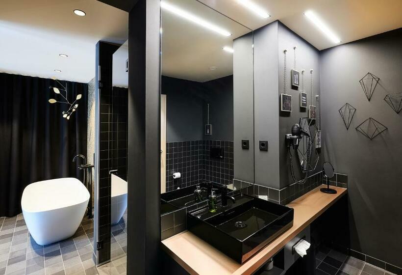 ホテル Zugbrücke Grenzau Gmbh