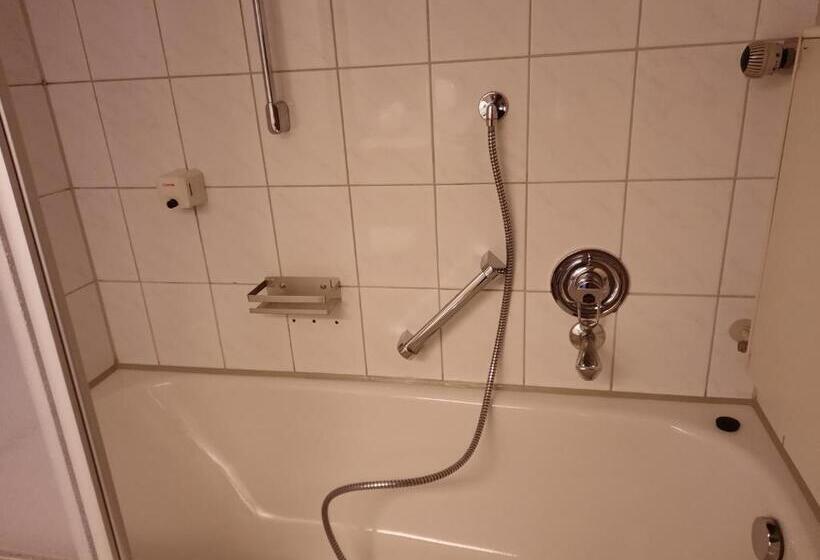 فندق Zur Brücke