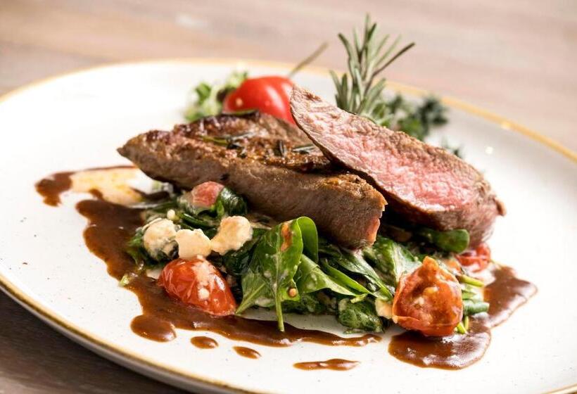 Fuchsbau Romantik Hotel & Spa Restaurant & Fox Bar