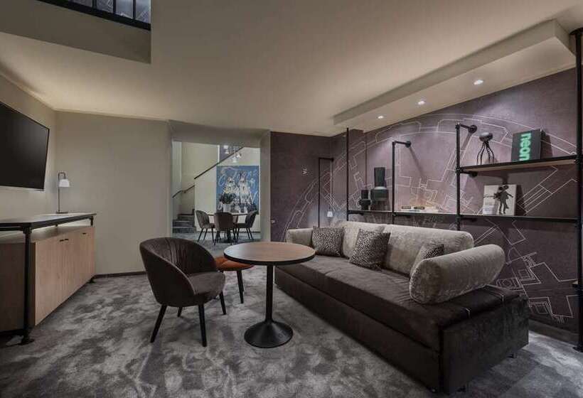 Wasserturm Hotel Cologne, Curio Collection By Hilton