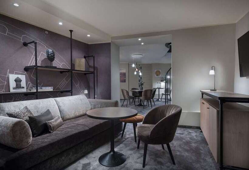 Wasserturm Hotel Cologne, Curio Collection By Hilton