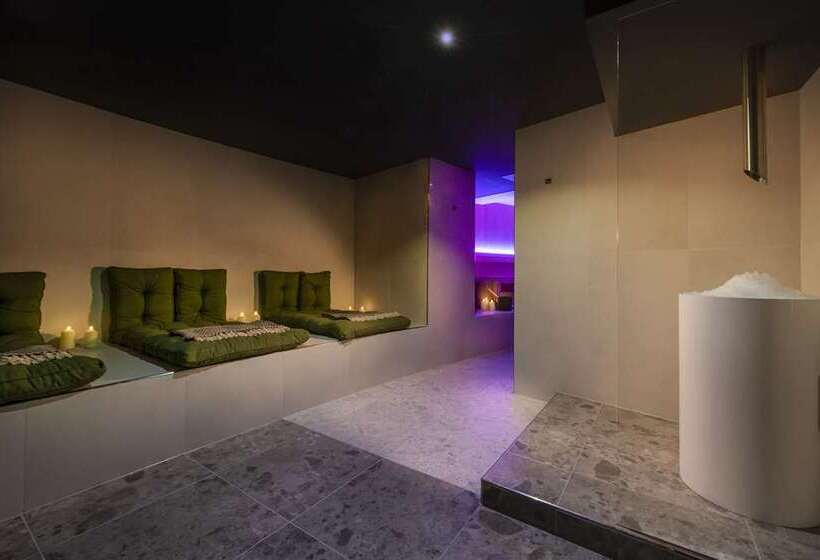 Wasserturm Hotel Cologne, Curio Collection By Hilton