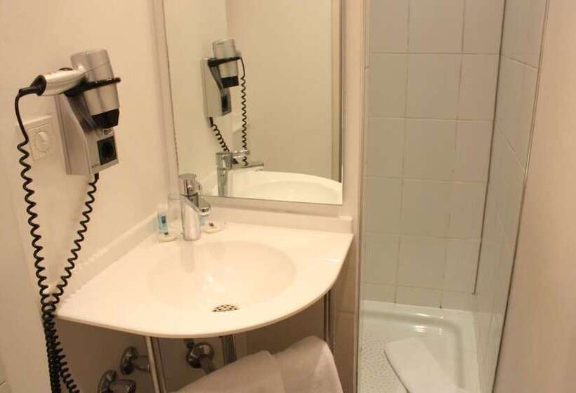 בית מלון כפרי Admiral