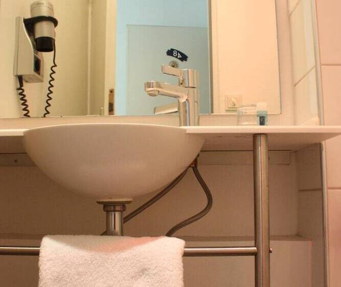 בית מלון כפרי Admiral