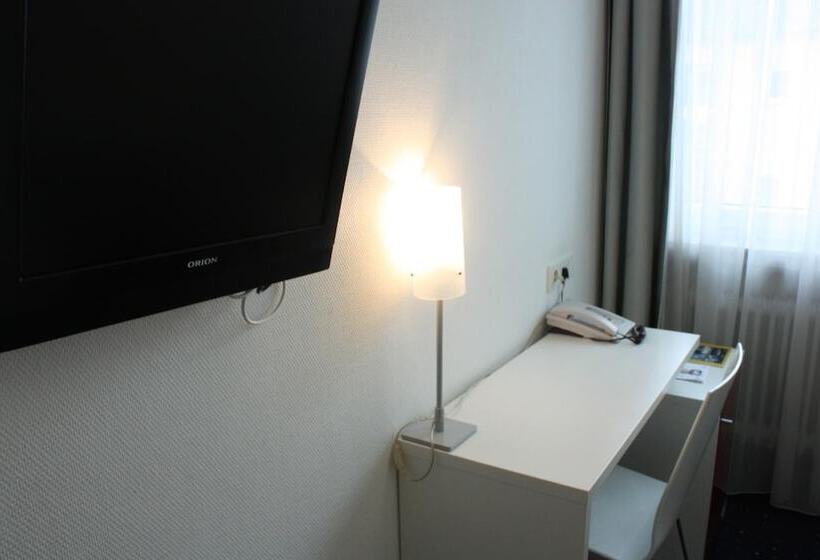 בית מלון כפרי Admiral