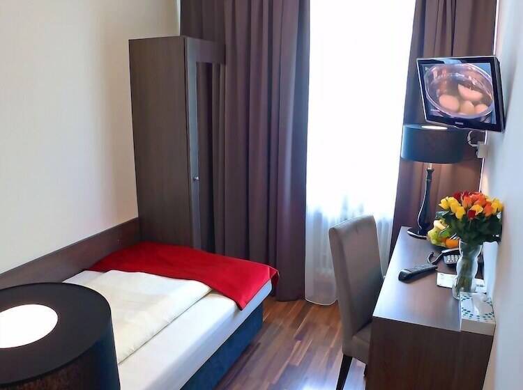 בית מלון כפרי Admiral