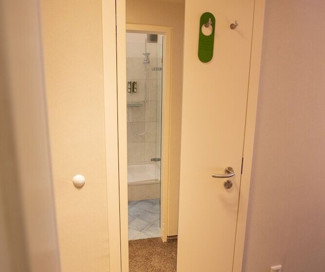 בית מלון כפרי Azenberg