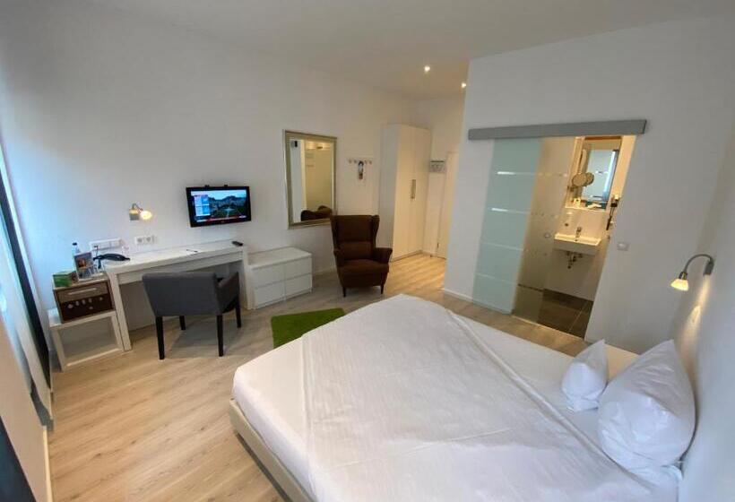 هتل Barbarossa Karlsruhe Stadtmitte