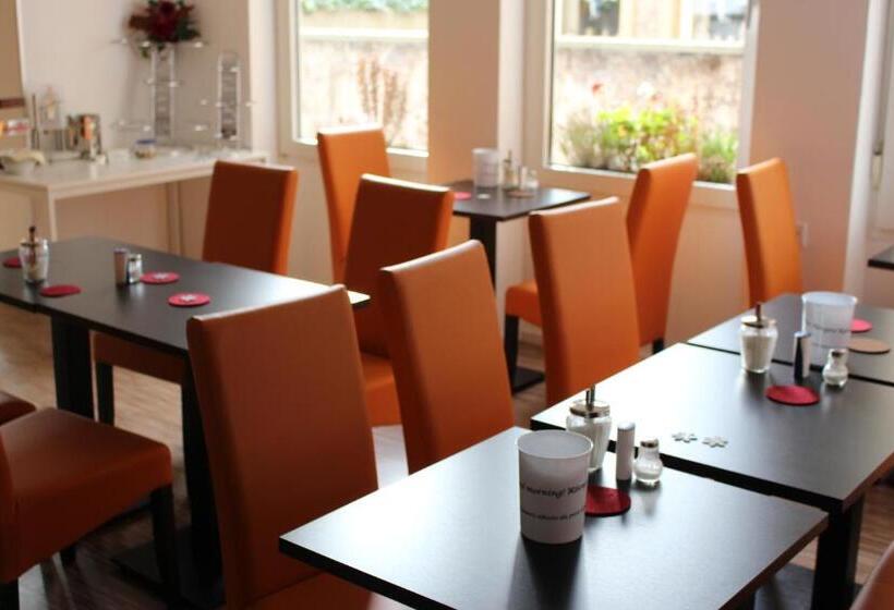 هتل Barbarossa Karlsruhe Stadtmitte