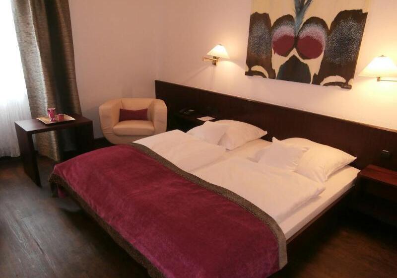 בית מלון כפרי Central