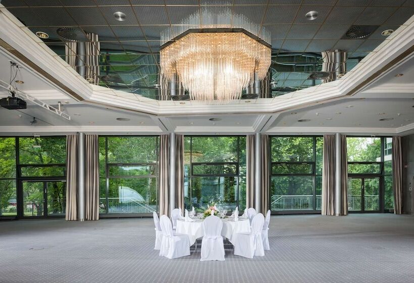 فندق Dorint Pallas Wiesbaden