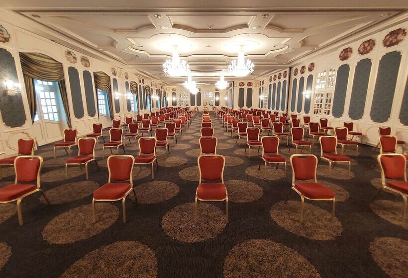 בית מלון כפרי Hilton Mainz