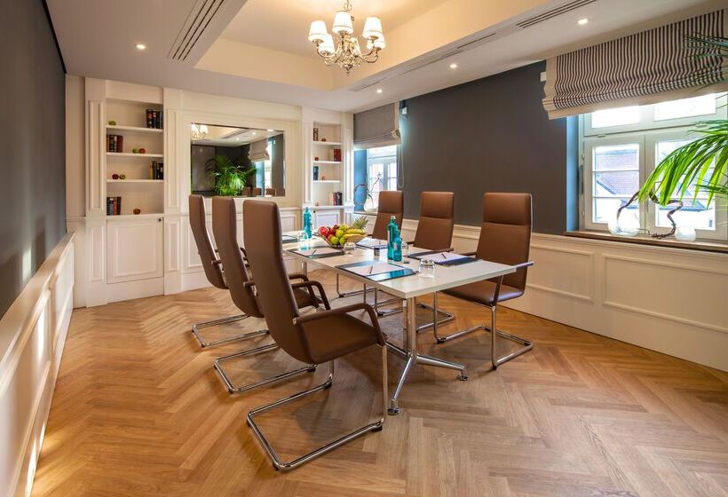 Отель Hilton Frankfurt Gravenbruch