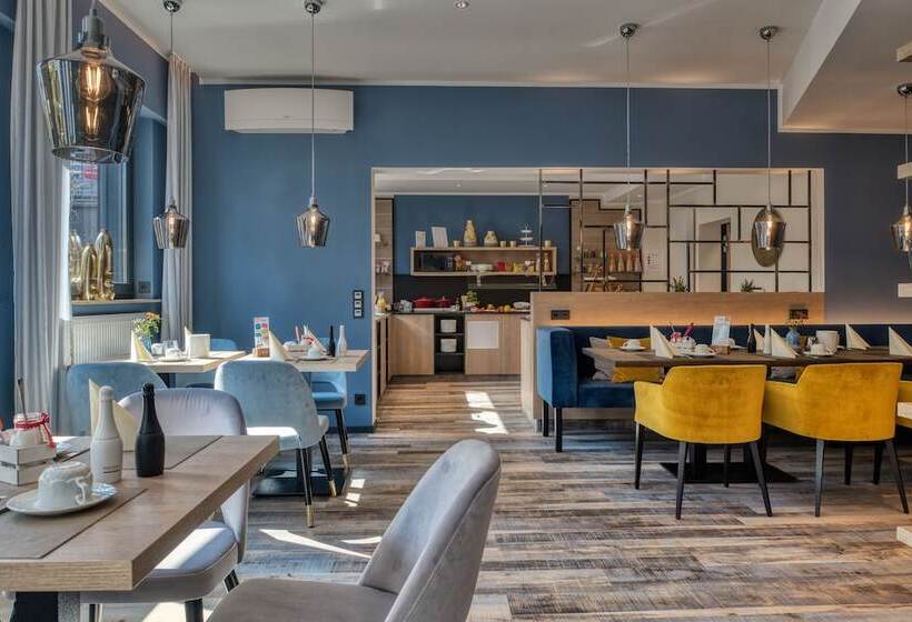 & Living Am Wartturm   Hotel & Apartments