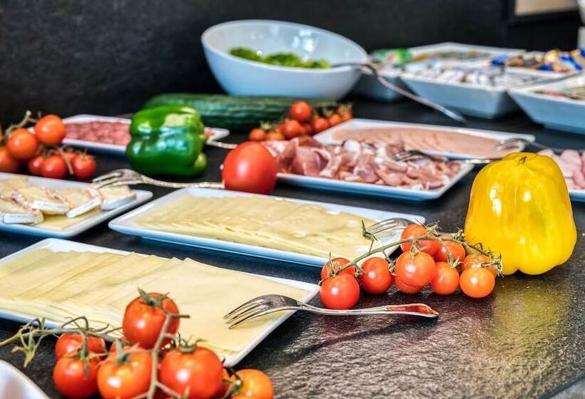 & Living Am Wartturm   Hotel & Apartments