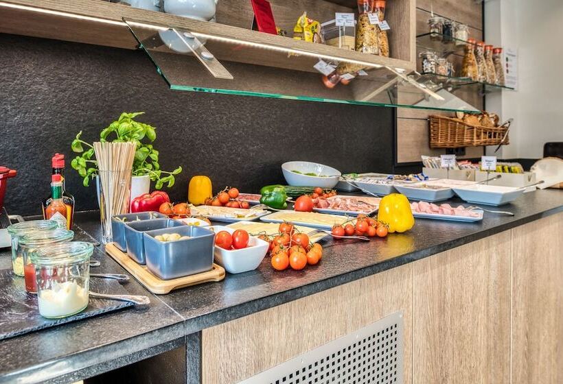 & Living Am Wartturm   Hotel & Apartments