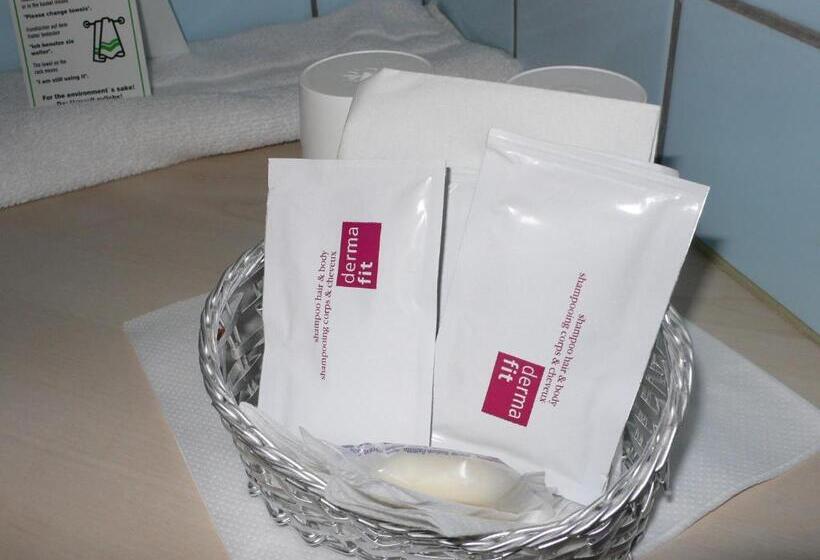 酒店 Meran Hallenbad & Sauna