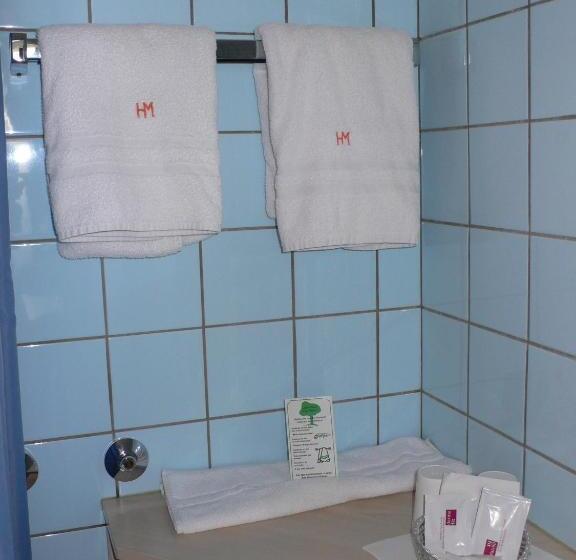 酒店 Meran Hallenbad & Sauna