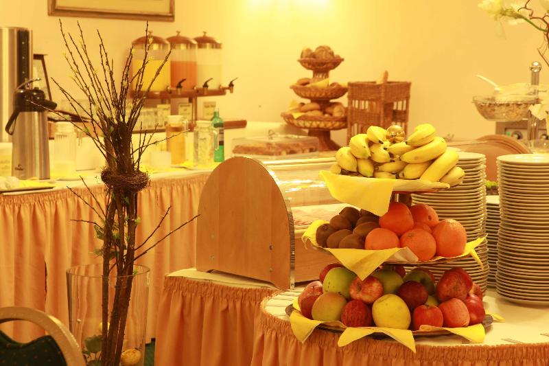 בית מלון כפרי Monopol  Central Station