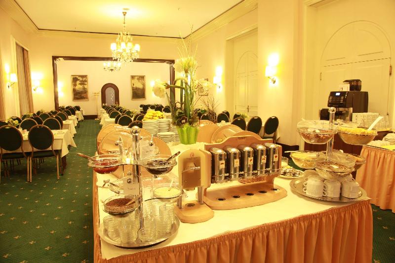 בית מלון כפרי Monopol  Central Station