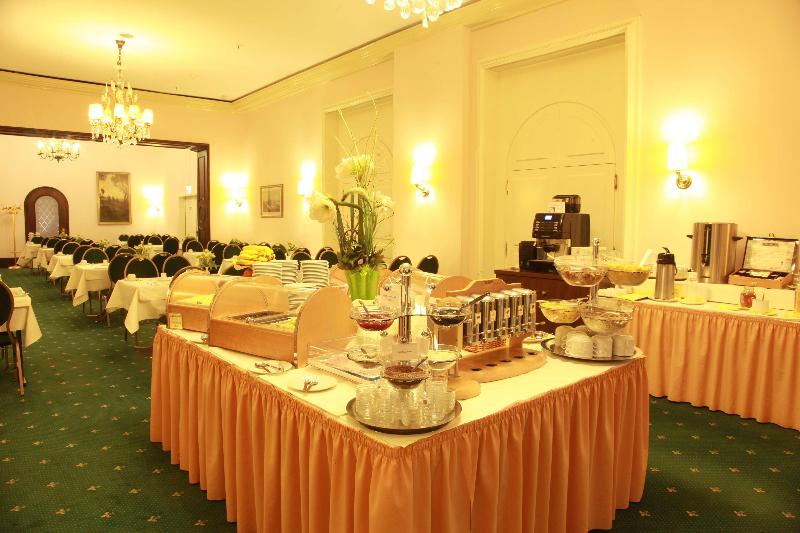 בית מלון כפרי Monopol  Central Station