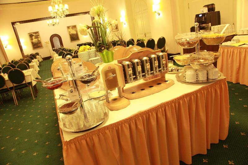 בית מלון כפרי Monopol  Central Station